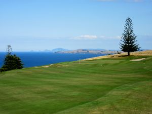 Kauri Cliffs 17th Approach